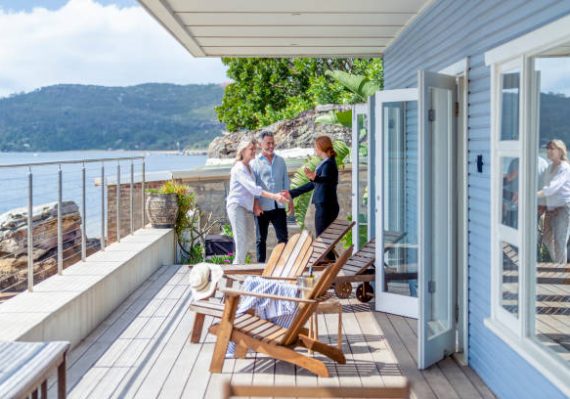 Le mandat de vente est un contrat entre un vendeur et un agent immobilier. Il autorise ce dernier à proposer