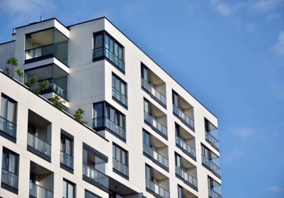 Lorsque vous souhaitez vendre un bien immobilier, la question du mandat de vente apparaît naturellement. En effet,