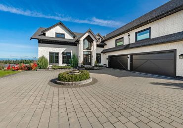 Un mandat de vente immobilier est un contrat écrit entre un propriétaire et un professionnel. Ce document autorise un agent